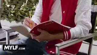 إنهاء بقذف الحلق: بورنو فموي غير مختون