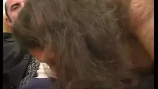 إباحية مع راقصة عربية: جلسة جنس ساخنة على الأريكة