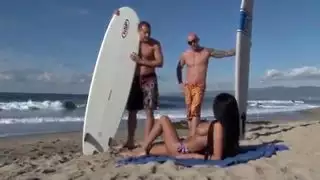 أنيسة كيت تحصل على مؤخرتها وجملها استغل من قبل اثنين من الأشرار