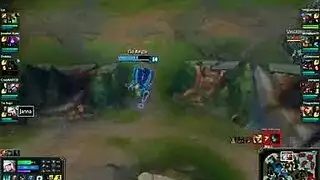 في المنزل وحيدة ومثارة: جلسة مداعبة شديدة للبظر