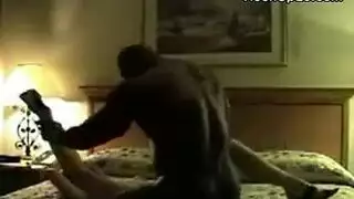 امرأة منحنية في إغواء أزرق – فعل صريح كامل