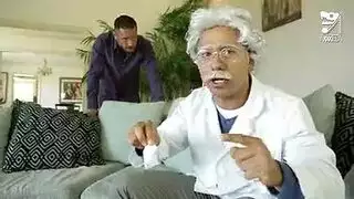 بالكاد يقنع شقراء مع الحمار كبيرة على اللعنة معه ولكن أيضا عندما يقنع العربدة الكبيرة