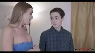 ميلف فرجها يقطر تخون الزوج من أجل جنس عنيف