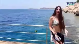 فتاة مصرية ساخنة جداً بمؤخرة ممتلئة ترقص عارية لرجلها